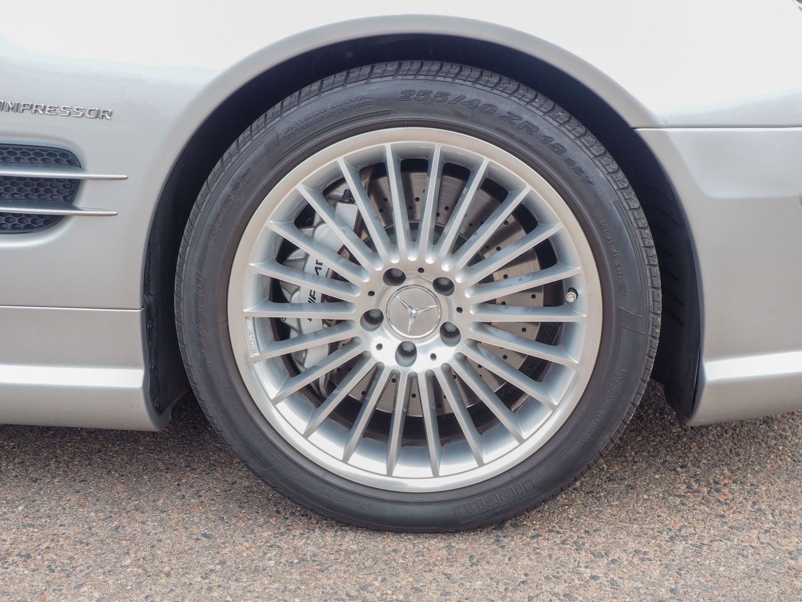 2004 Mercedes-Benz SL-Class 32