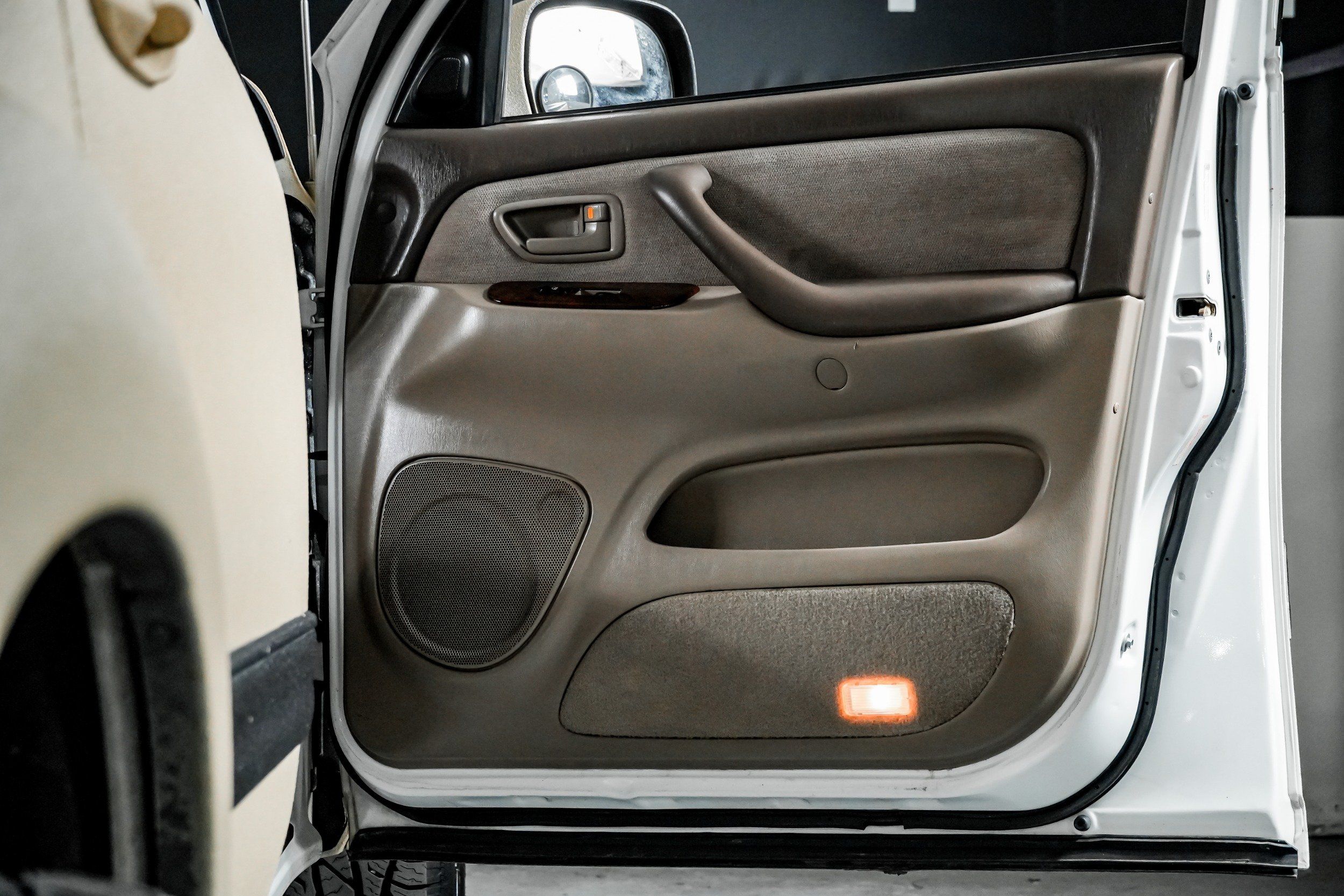 2004 Toyota Sequoia SR5 - Photo 34