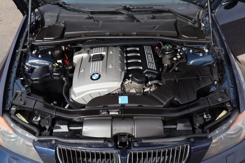 2006 BMW 330XI Photos