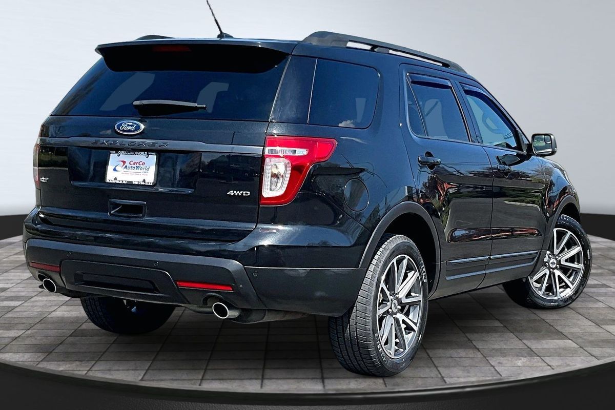 View vehicle photo 5