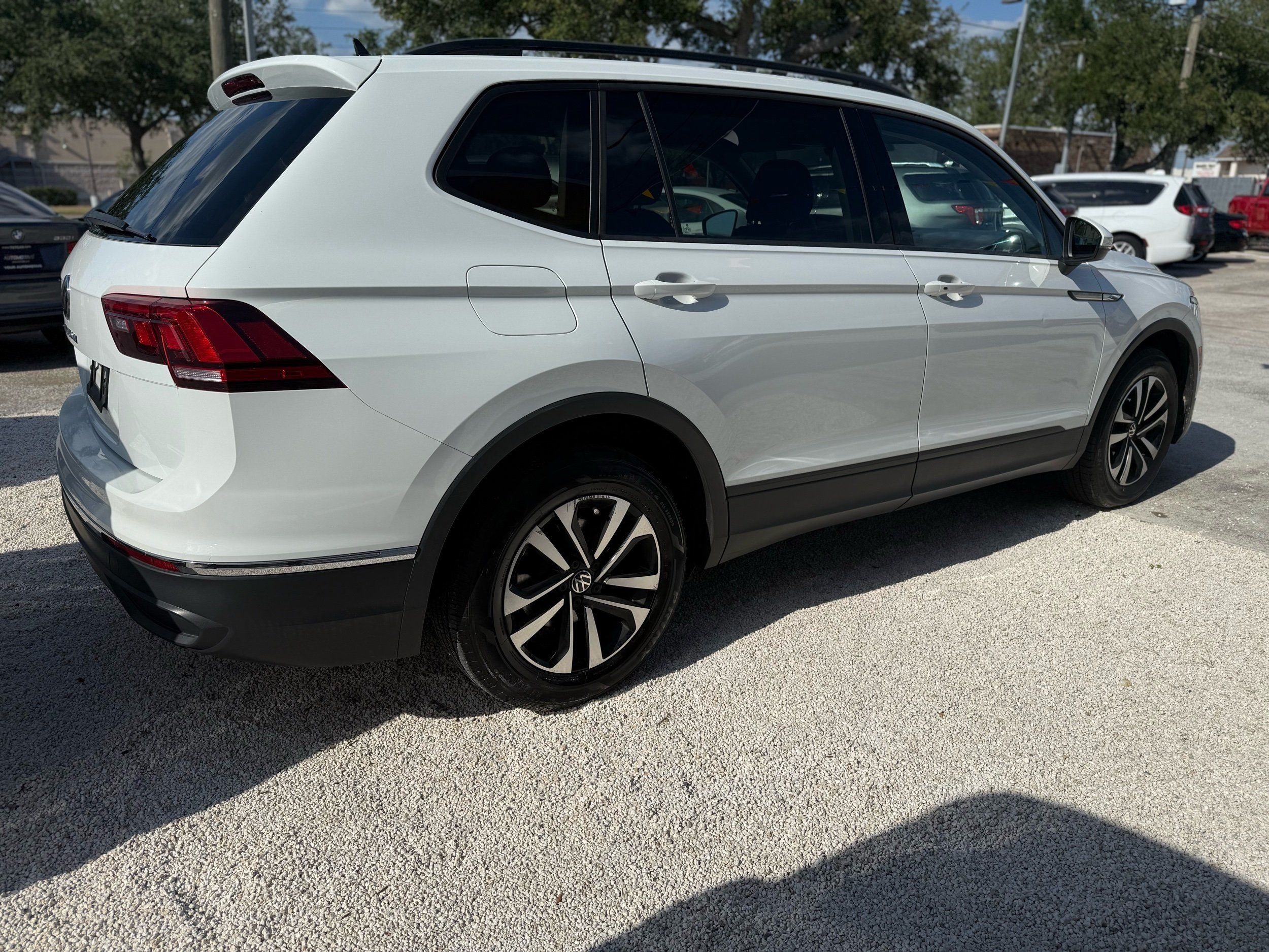 2023 Volkswagen Tiguan S photo 3