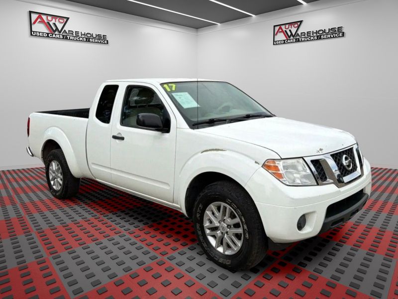White 2017 Nissan Frontier Pickup Truck 4X2 5-Speed Automatic