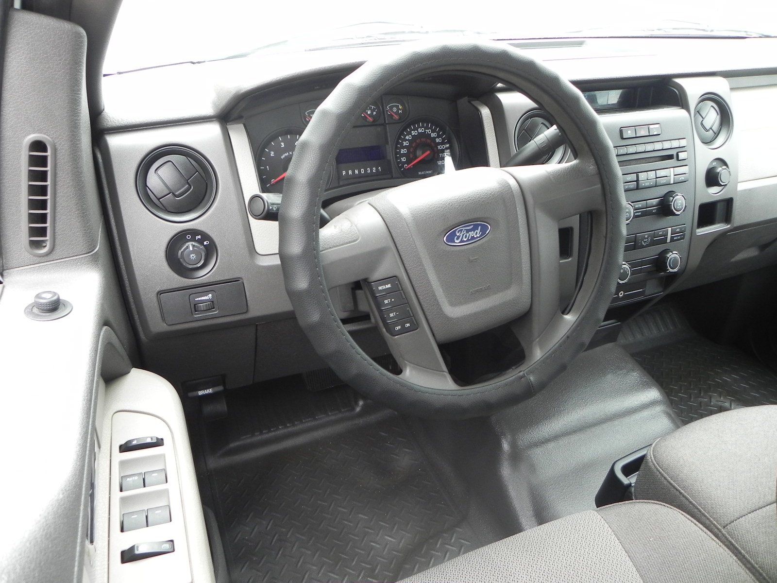 2010 Ford F-150 XL photo 9