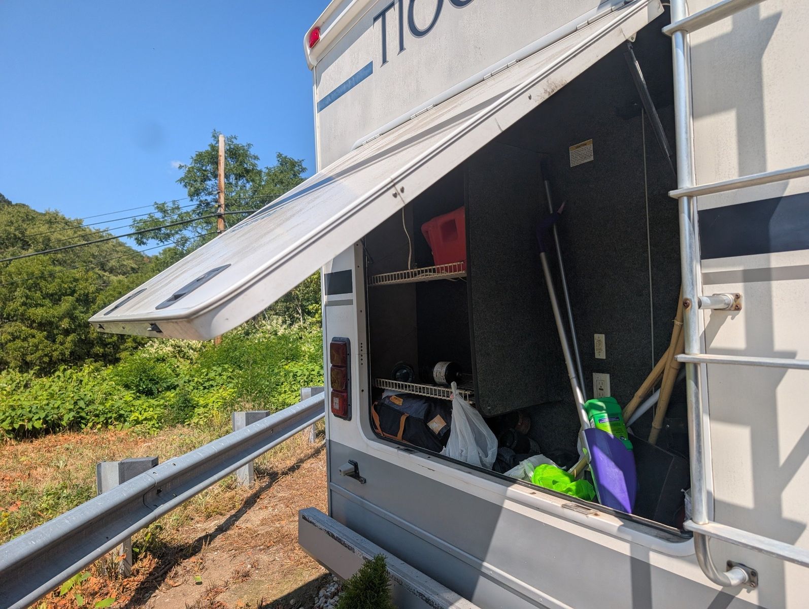 2004 Ford E-Series Chassis 53