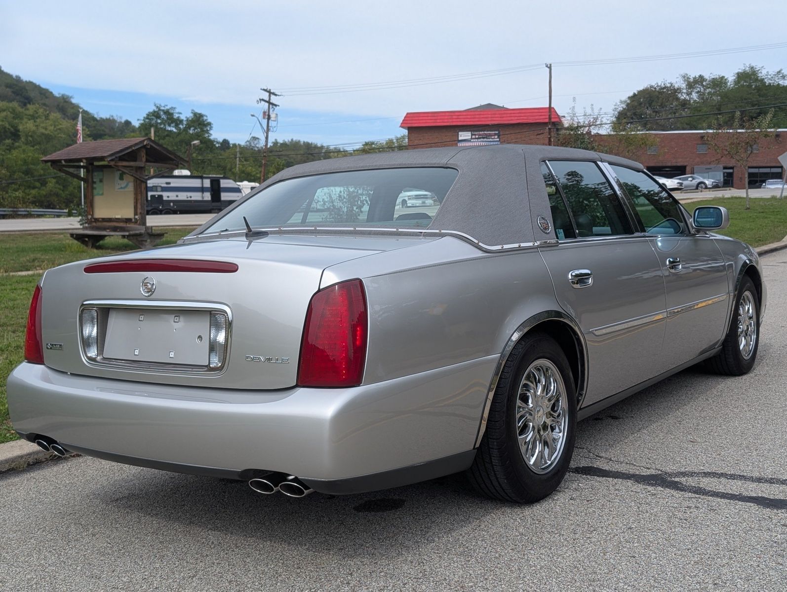 2005 Cadillac DeVille 7