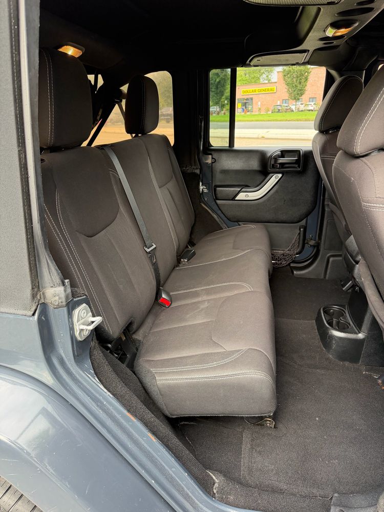 2017 Jeep Wrangler Unlimited Sahara - Photo 10