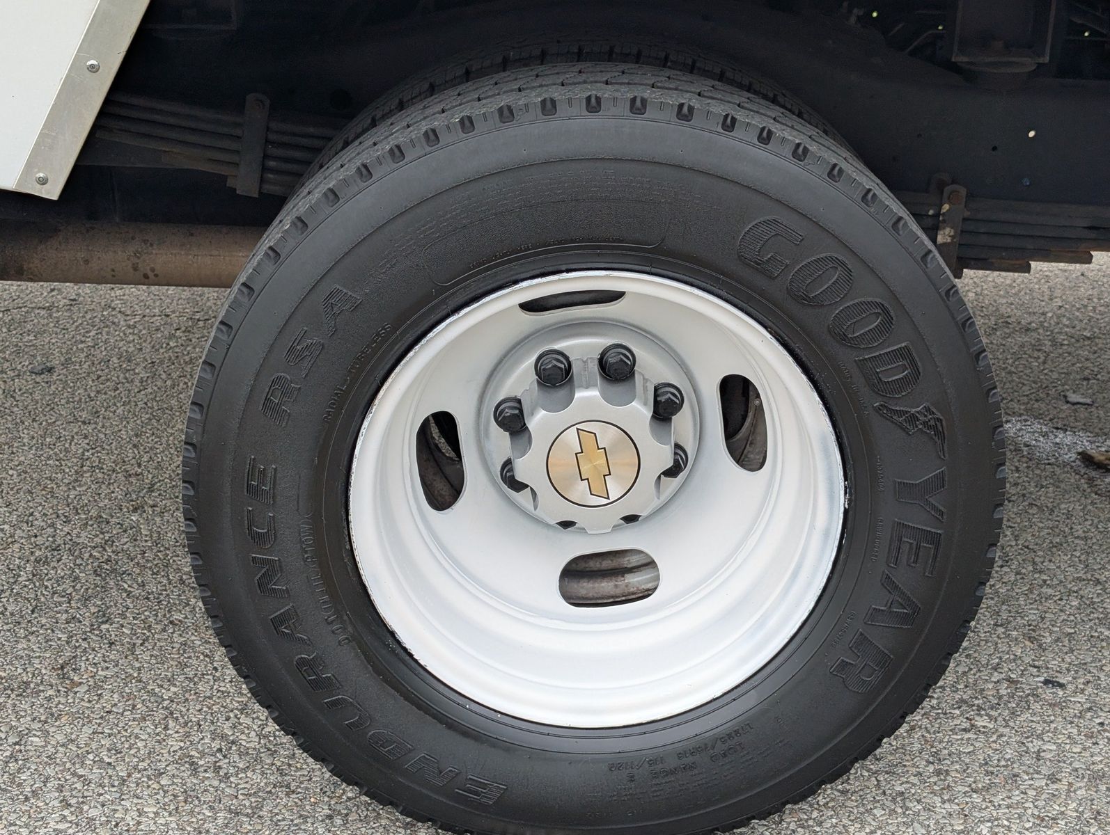 2024 Chevrolet Express Cutaway 140