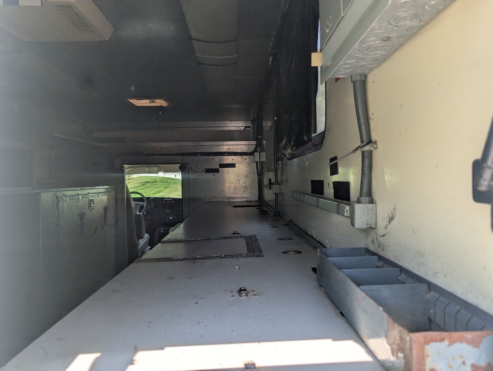 2009 Chevrolet Express Cutaway 44