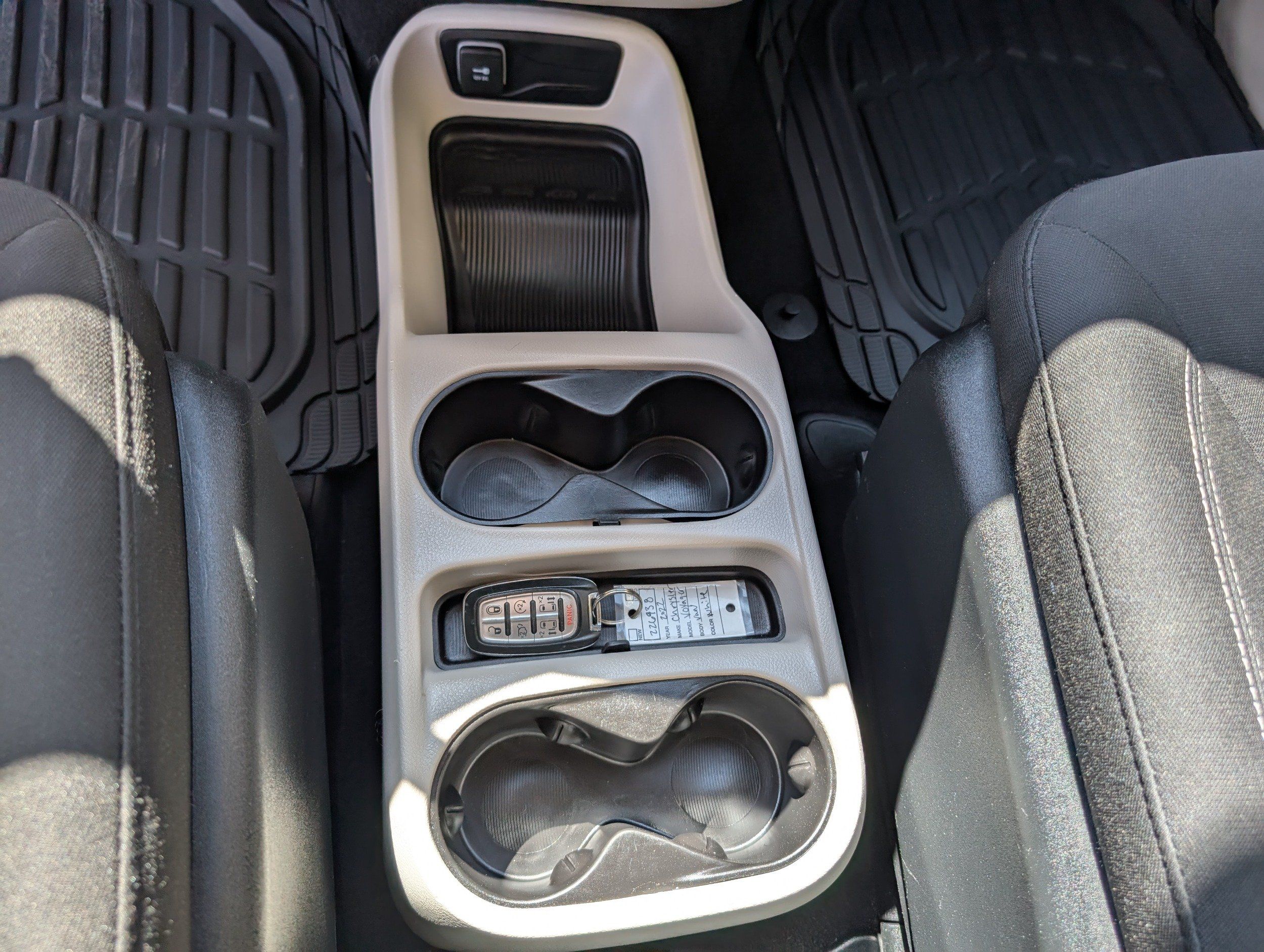 2022 Chrysler Voyager LX - Photo 15