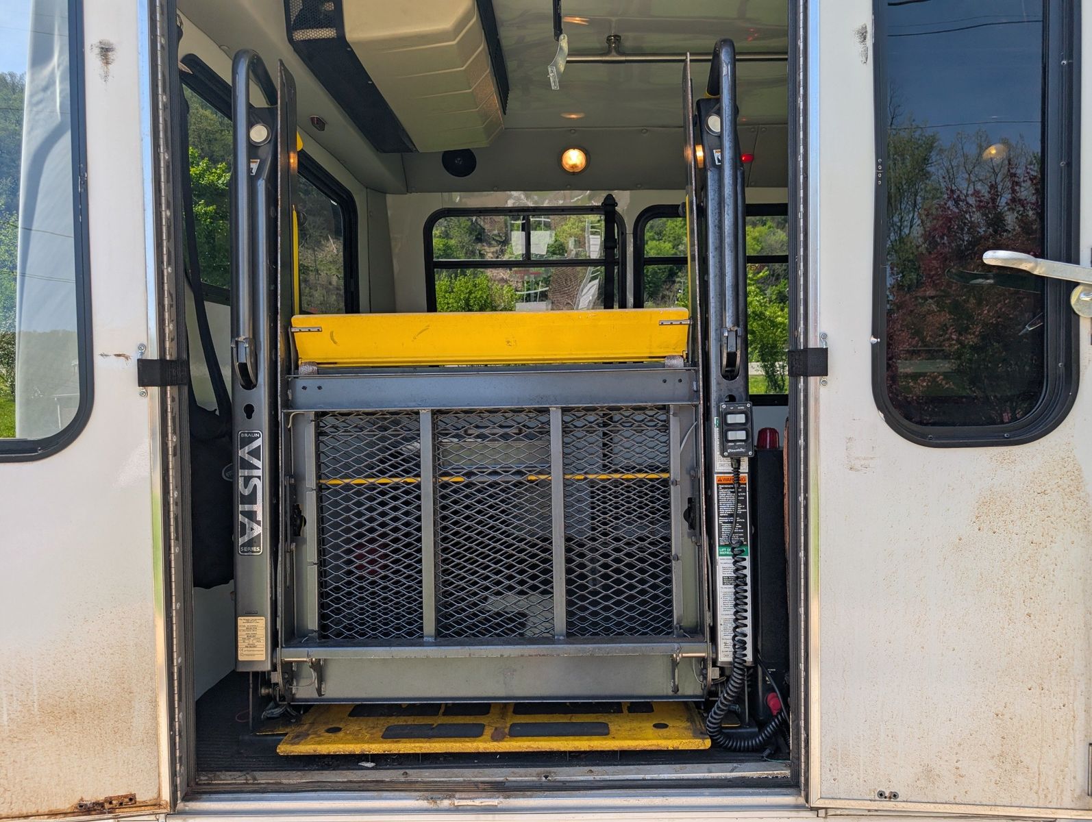 2007 Ford E-450 Cutaway 48