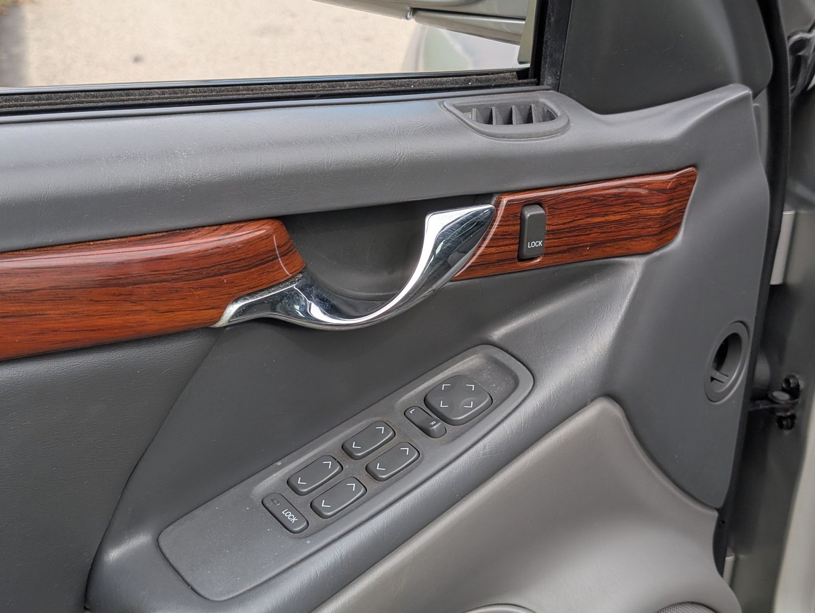 2005 Cadillac DeVille 85