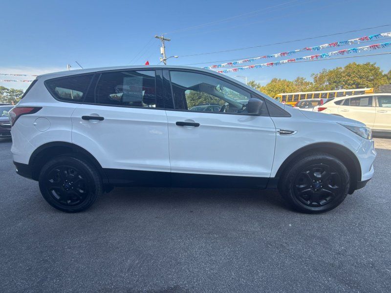 2017 Ford Escape S photo 4