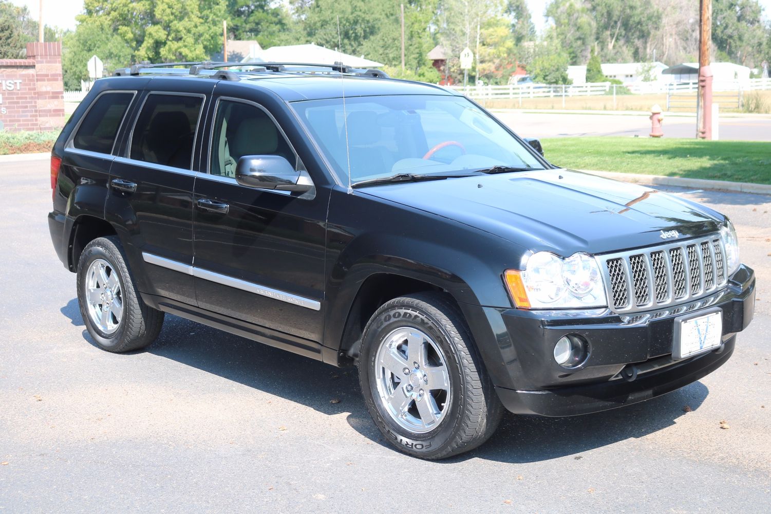 2007 Jeep Grand Cherokee Overland | Victory Motors of Colorado