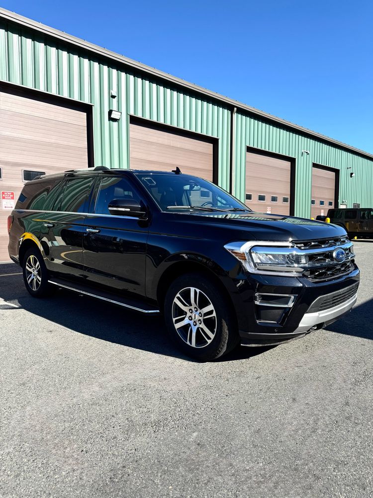 2023 Ford Expedition Limited MAX photo 3