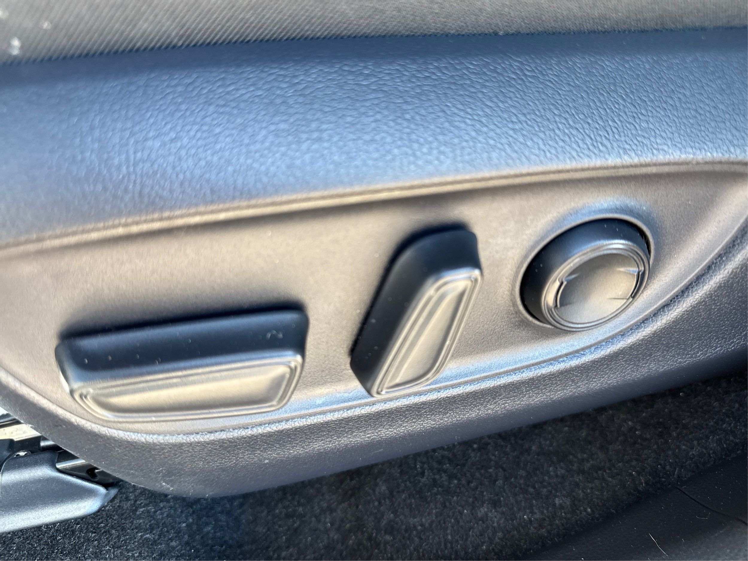 2020 Toyota RAV4 XLE photo 20