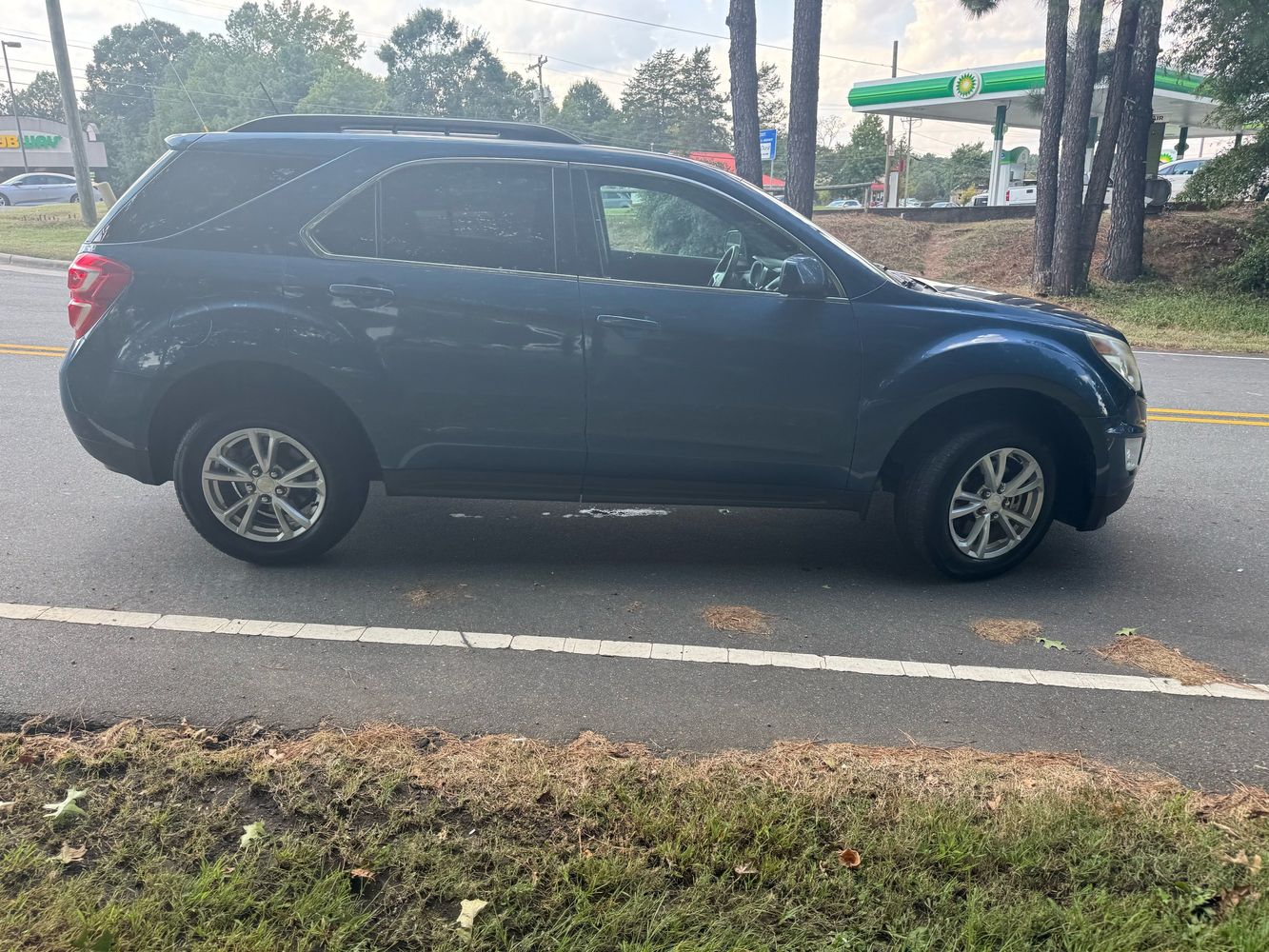2016 Chevrolet Equinox LT photo 3