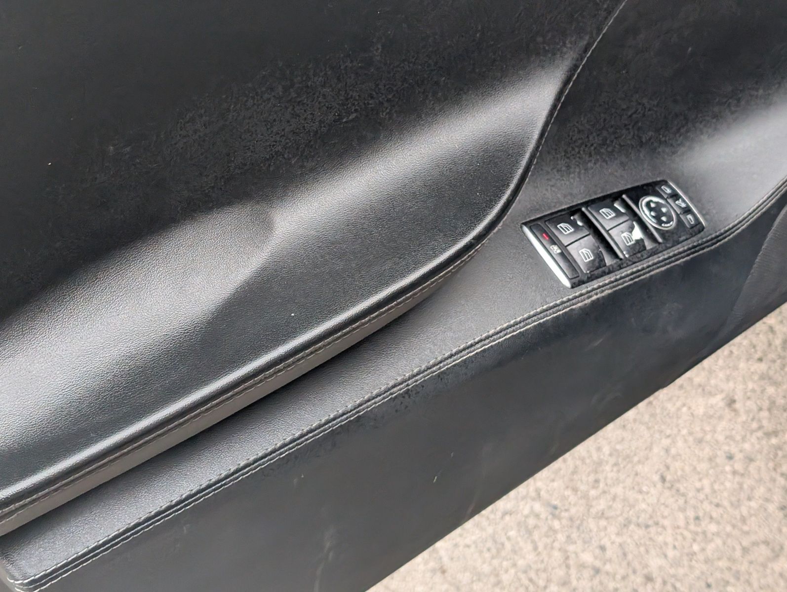 2014 Tesla Model S 36