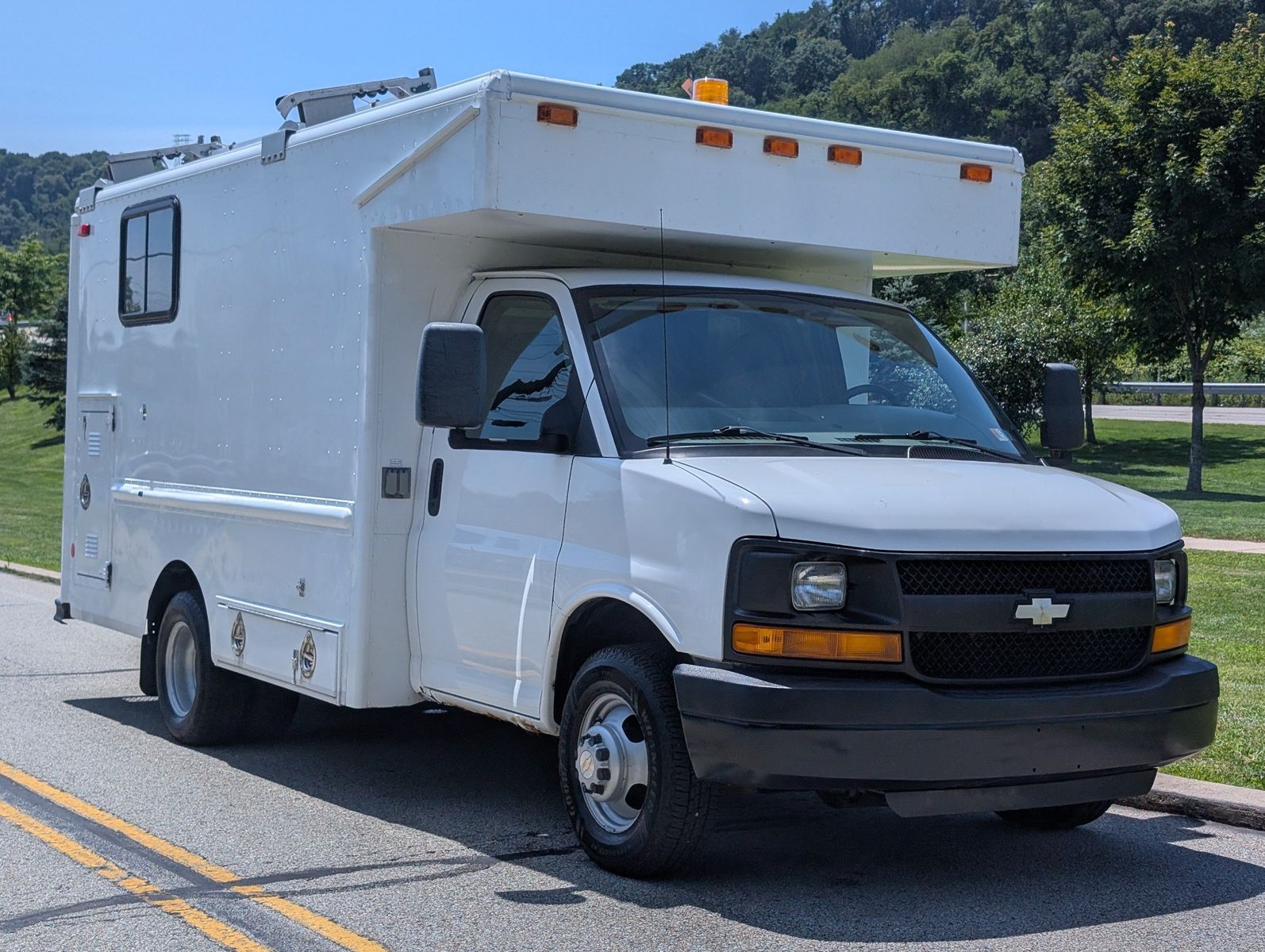2009 Chevrolet Express Cutaway 1