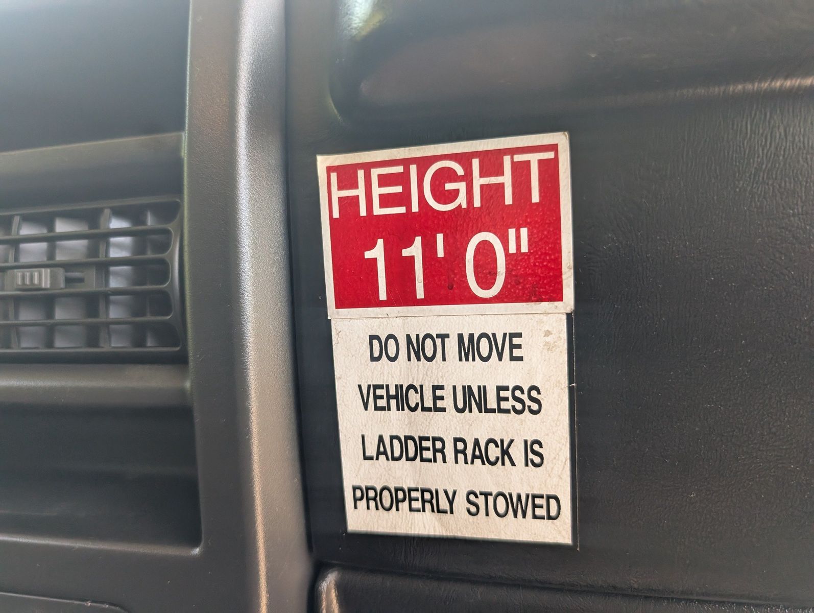 2009 Chevrolet Express Cutaway 29