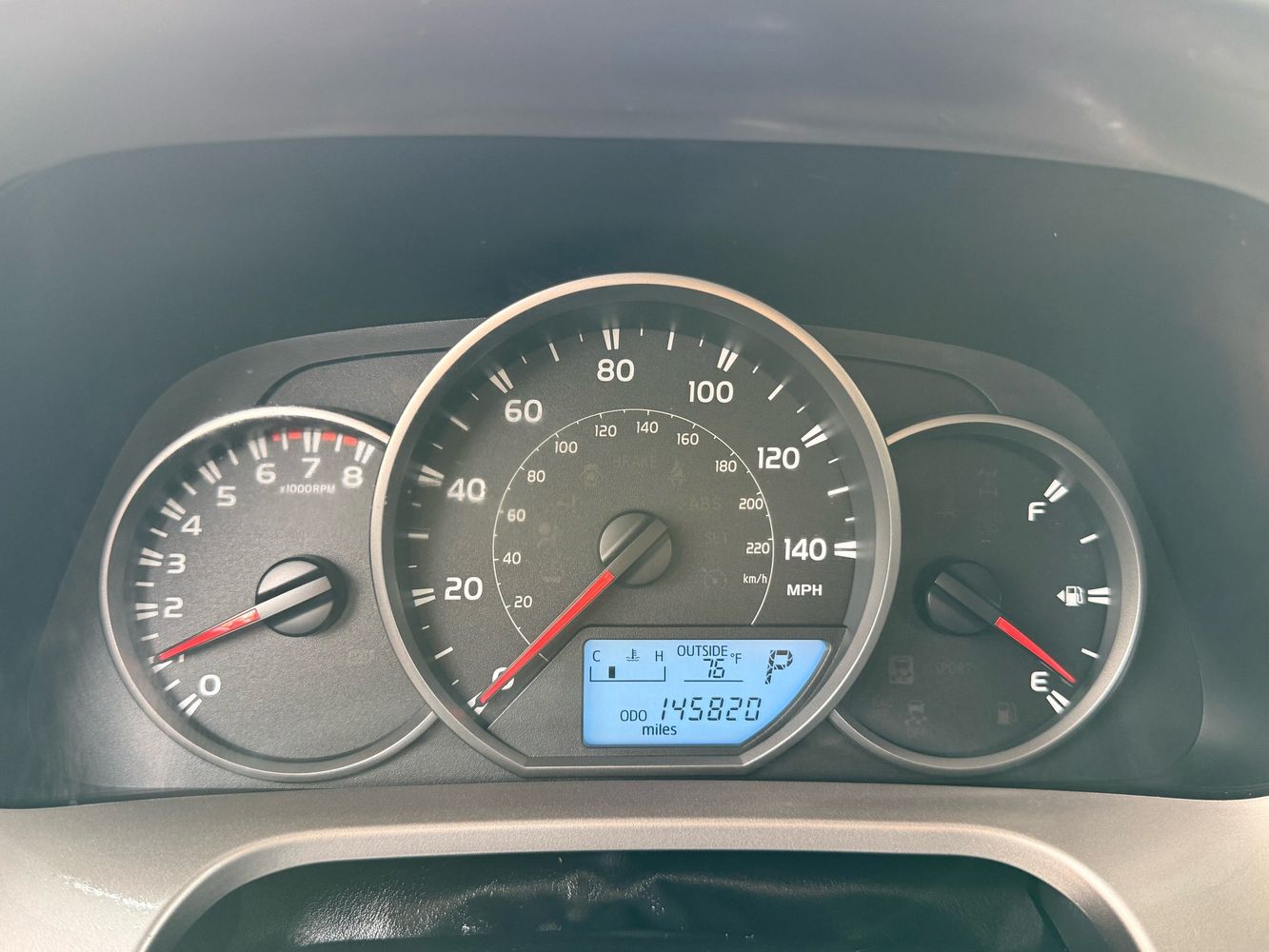 2016 Toyota RAV4 LE photo 15