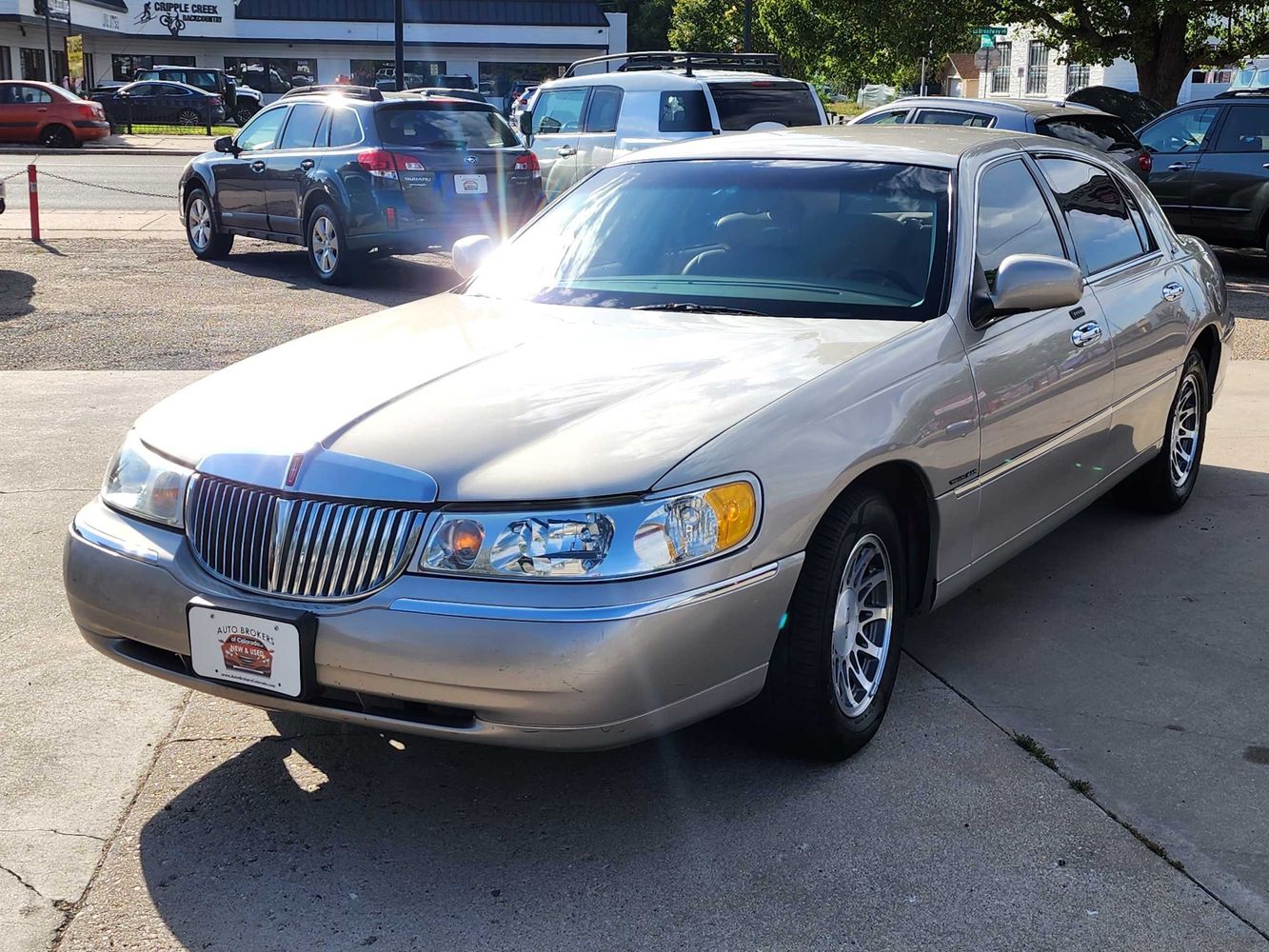 2002 Lincoln Town Car Signature photo 9