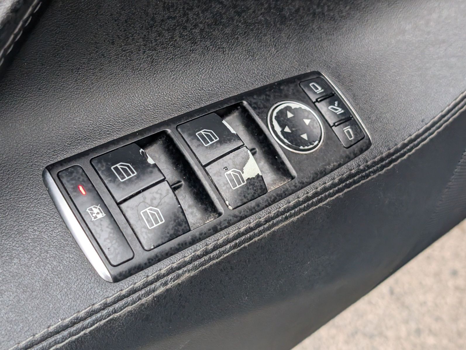 2014 Tesla Model S 37