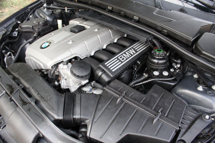 2006 BMW 330XI AWD | Victory Motors of Colorado