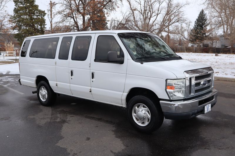 2011 ford store 15 passenger van