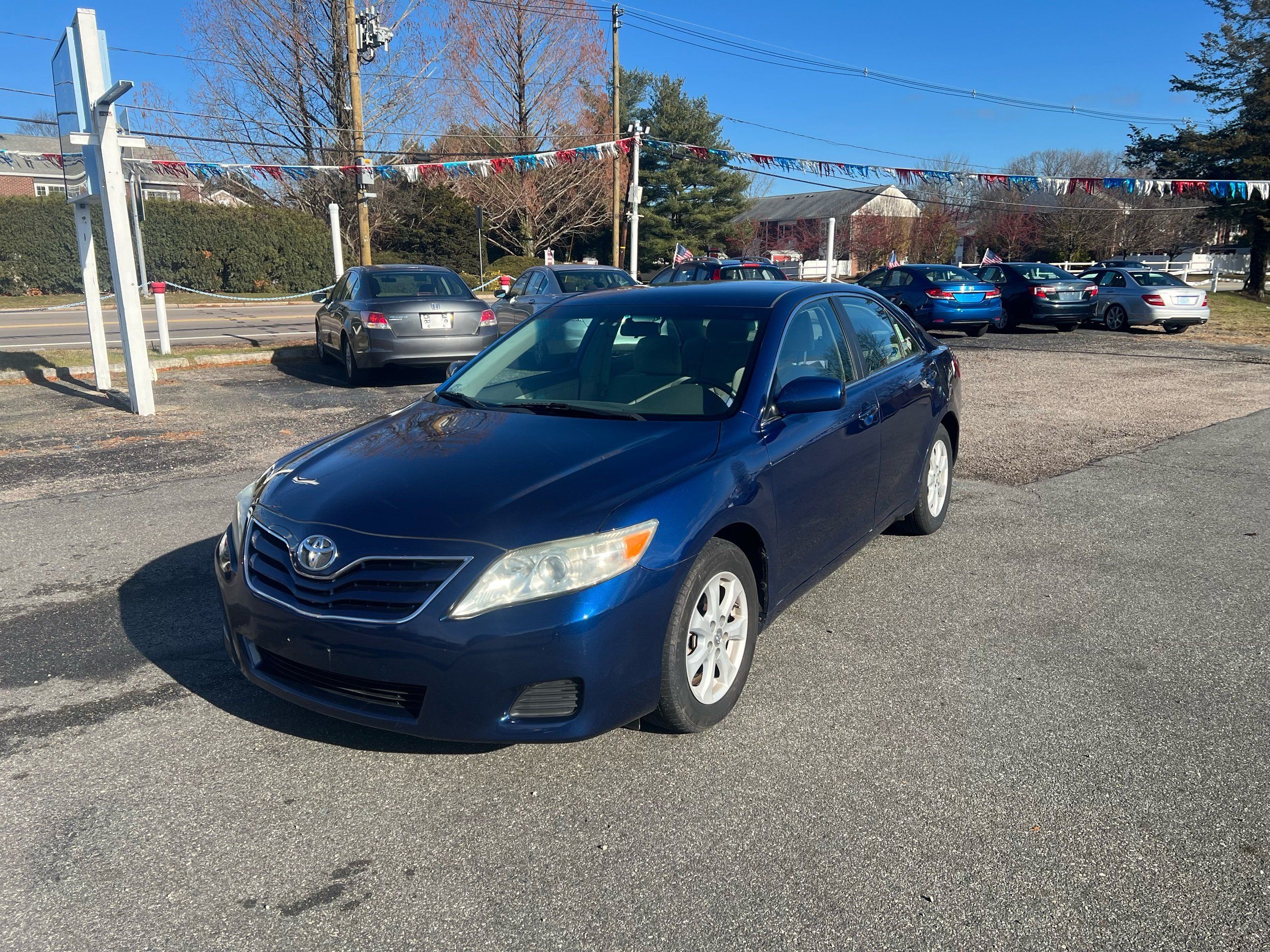 2011 Toyota Camry LE's photo