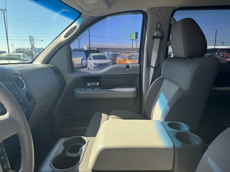 2004 Ford F-150 XLT photo 9