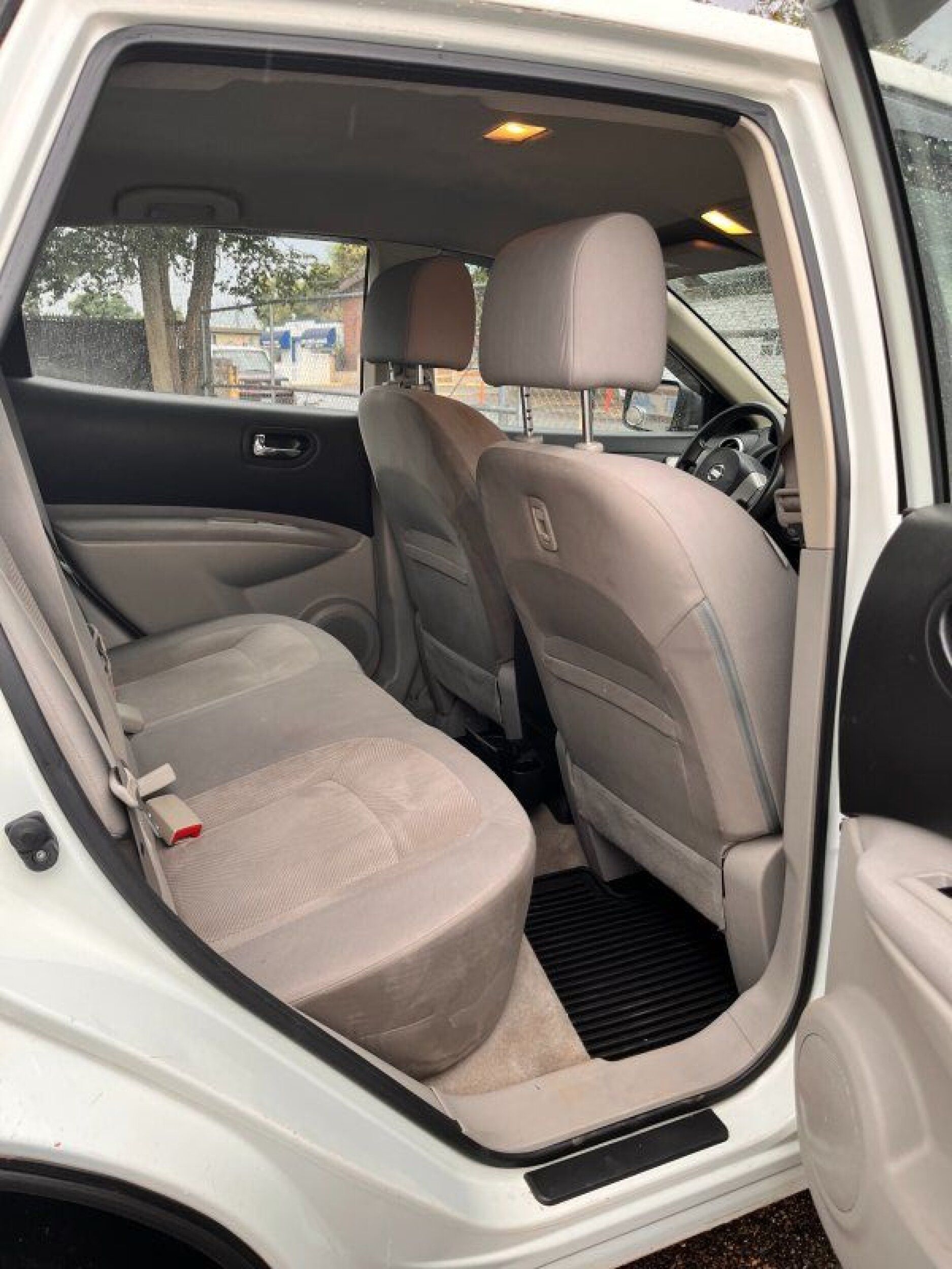 2014 Nissan Rogue Select S - White exterior view 8