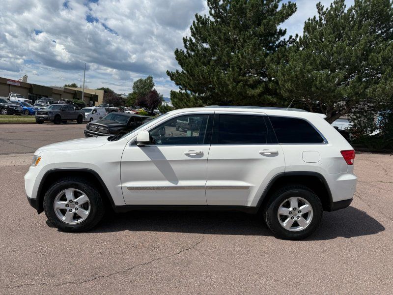 2011 Jeep Grand Cherokee Laredo photo 4