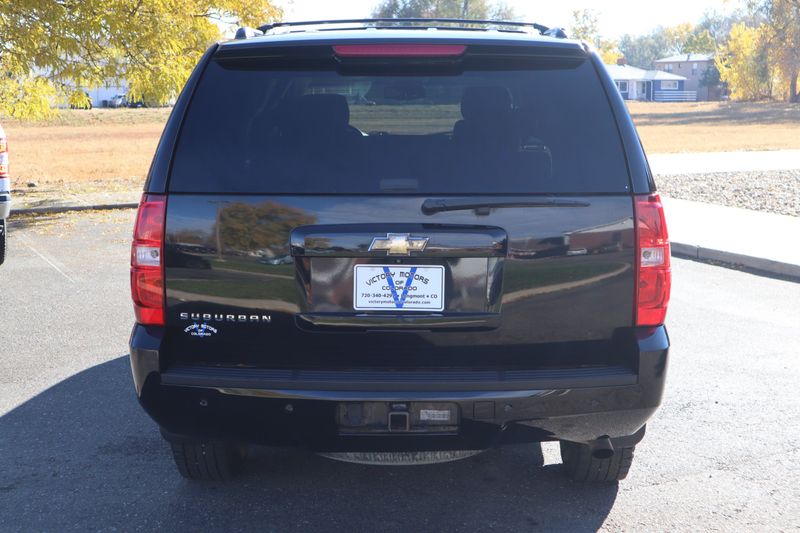 2010 Chevrolet Suburban Photos