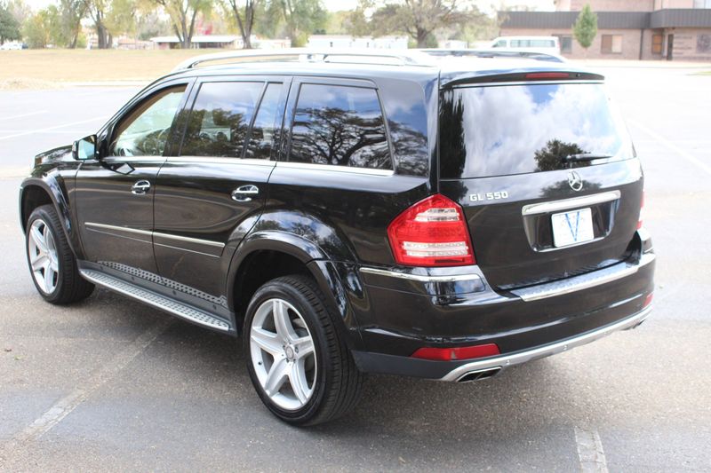 2011 Mercedes-Benz GL 550 Photos