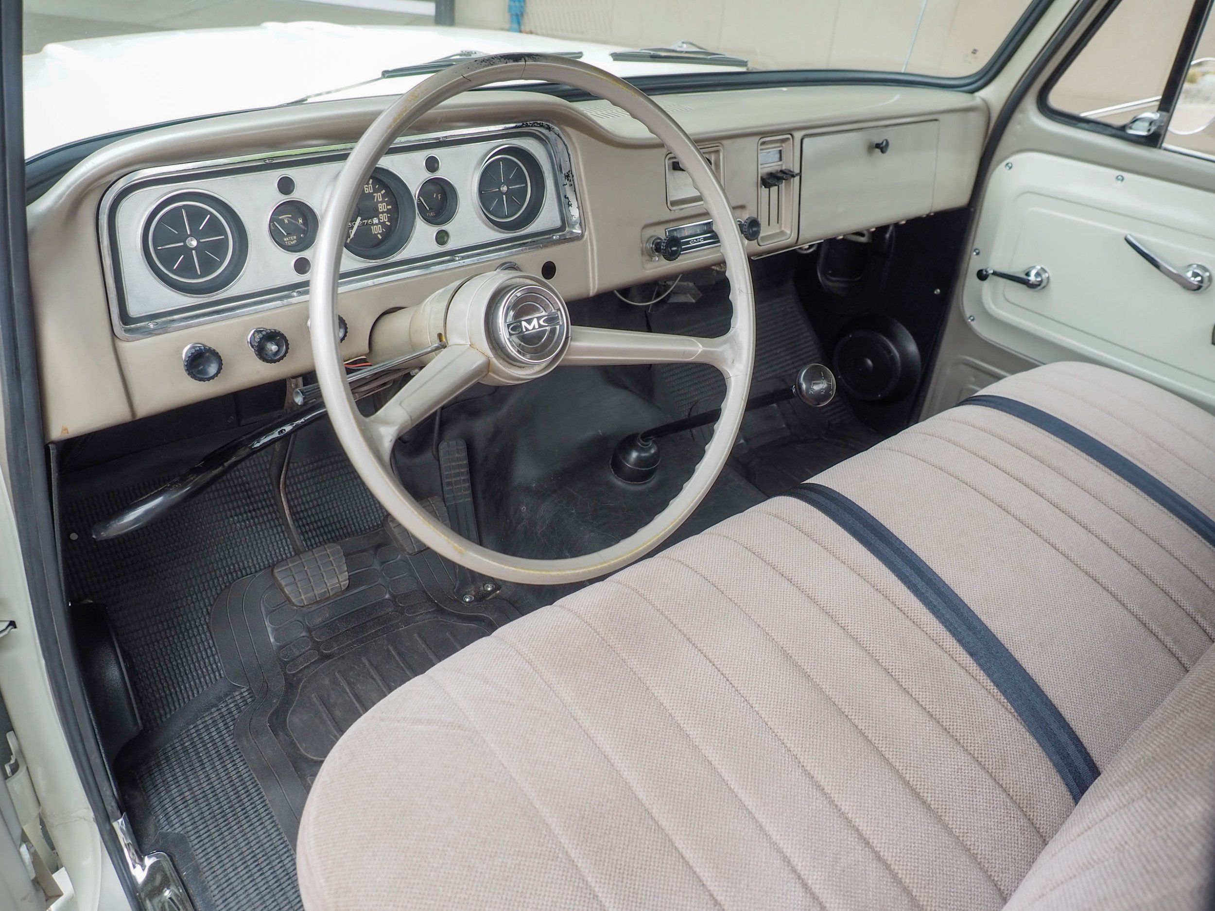 1966 GMC Pickup White RWD