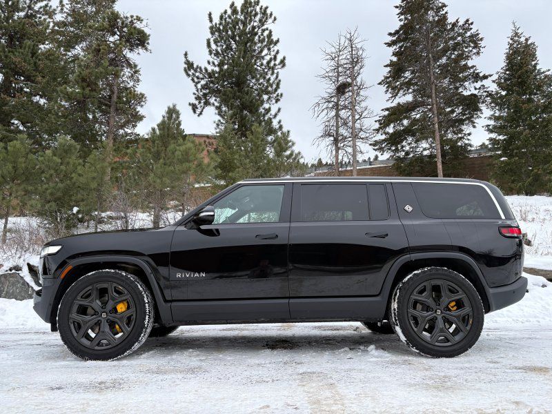 2023 Rivian R1S Adventure's photo