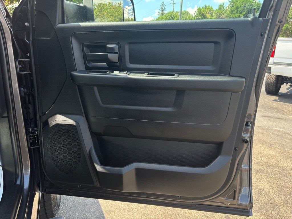 2017 Ram 2500 ST Tradesman photo 25