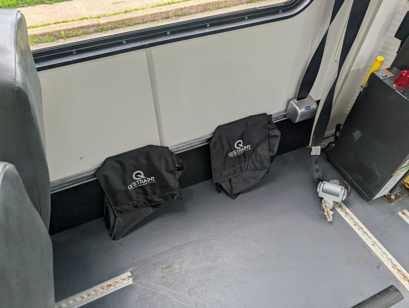 2016 Ford E-350 49
