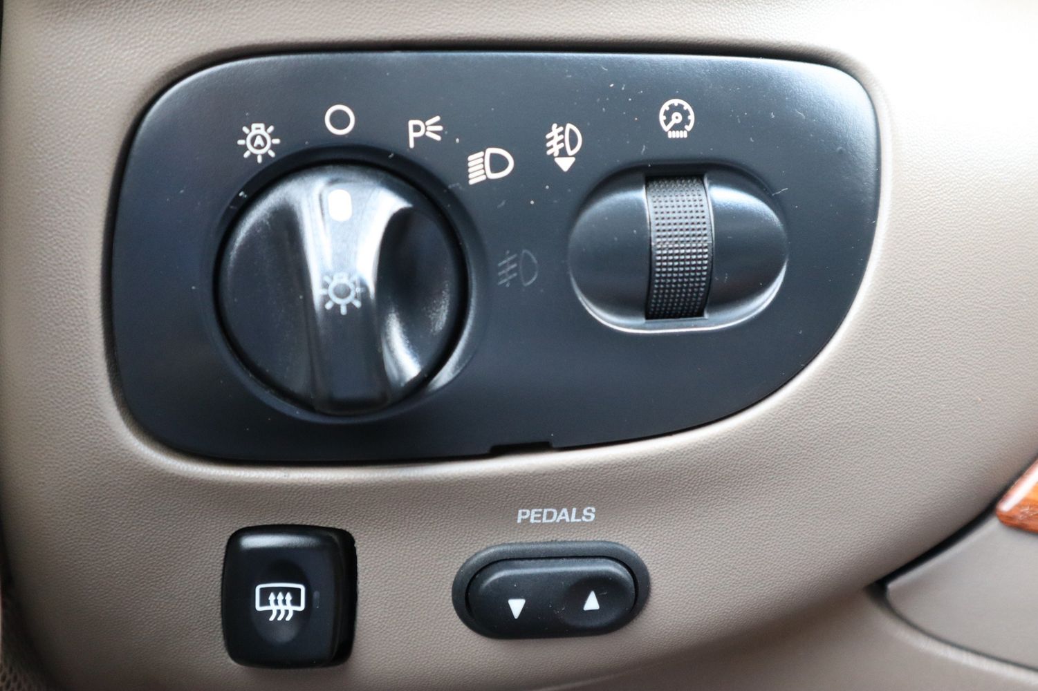 2000 Ford Expedition Interior Lights Wont Turn Off Matttroy