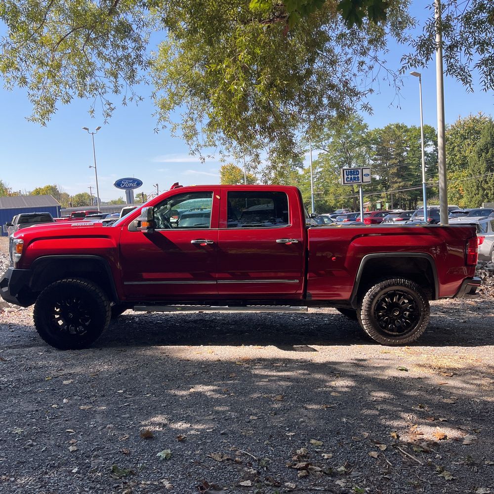 2019 Gmc Sierra HD Denali photo 2