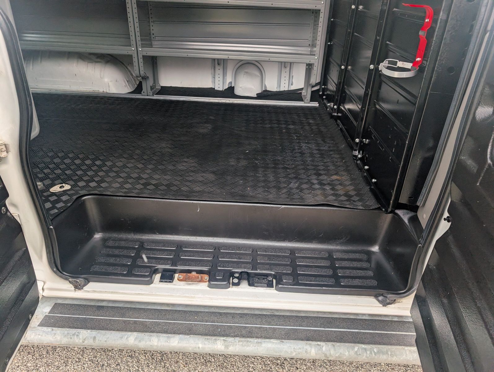 2020 GMC Savana Cargo 27