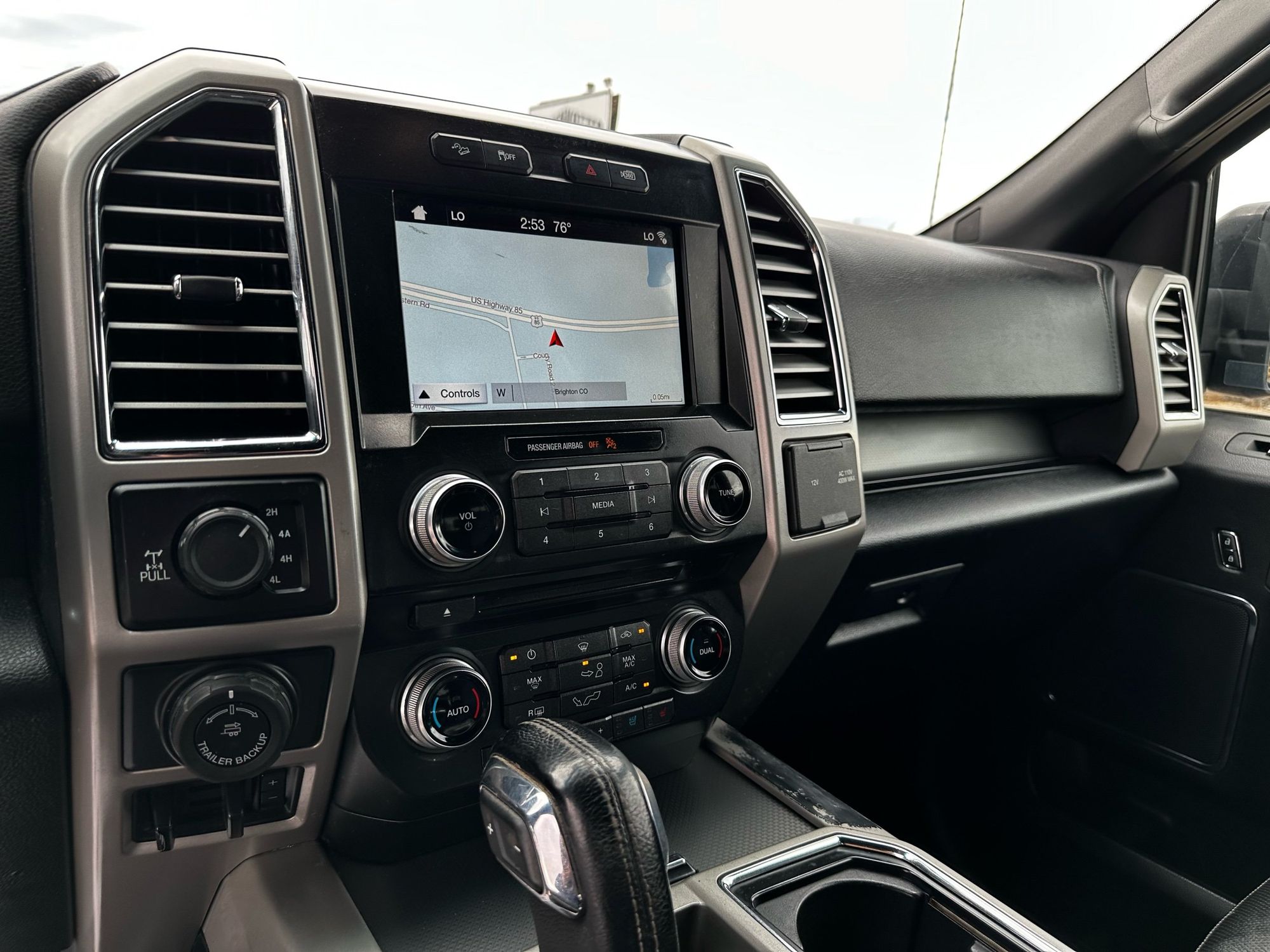 2016 Ford F-150 Lariat photo 37