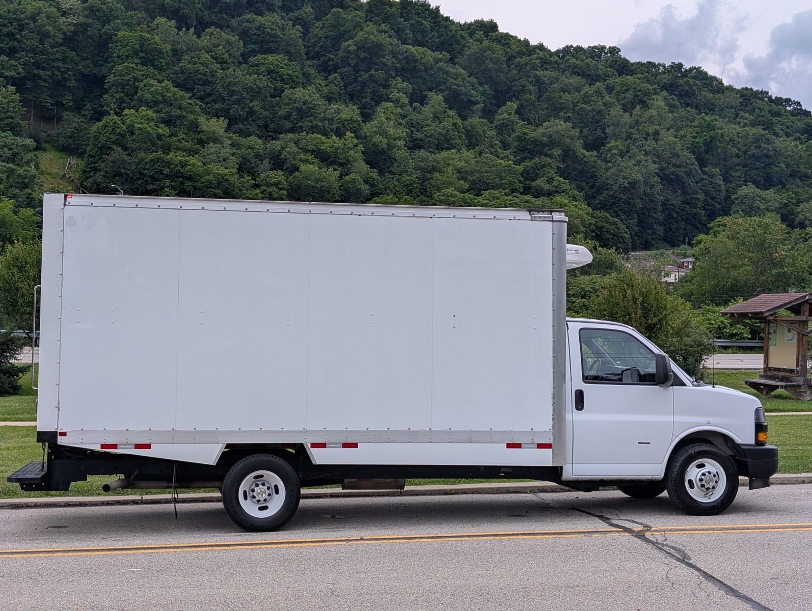 2024 Chevrolet Express Cutaway 20