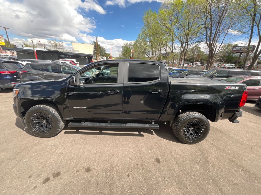 View vehicle photo 4