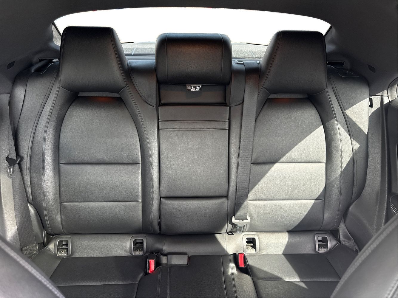 2015 Mercedes Benz CLA 250 photo 32