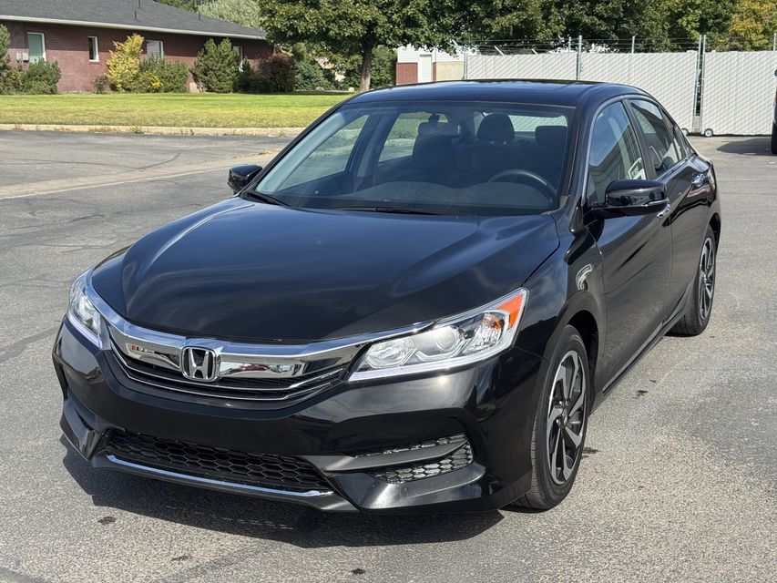 2017 Honda Accord — EX, photo 1 of 14