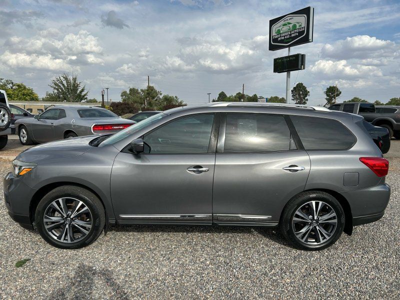 2017 Nissan Pathfinder Platinum 4WD's photo