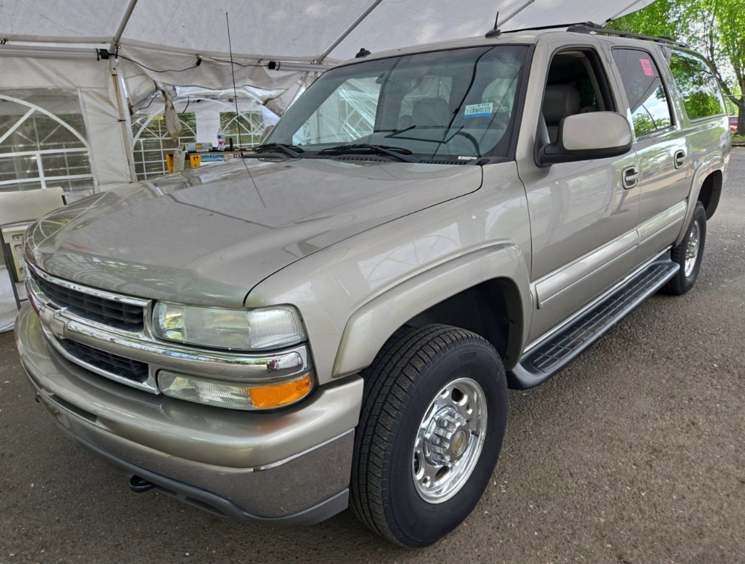 2003 Chevrolet Suburban's photo
