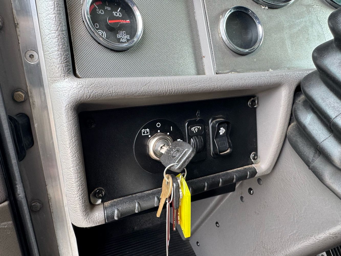 2019 Kenworth T3 Series photo 38