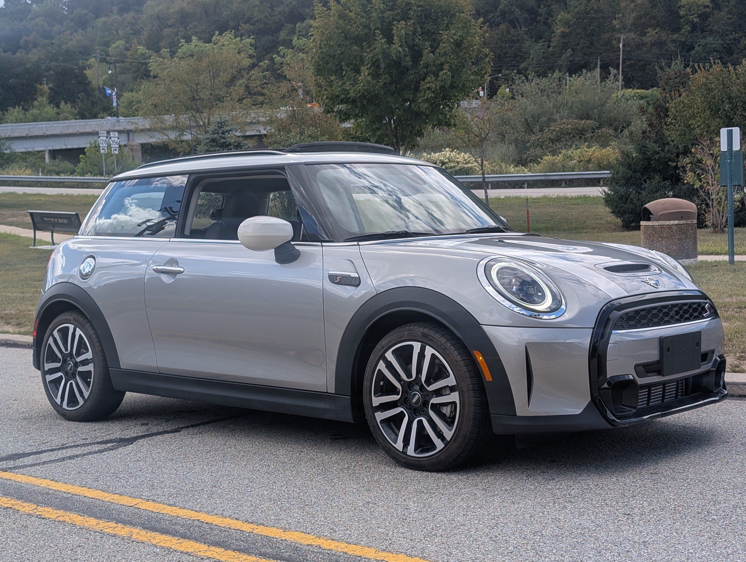 2024 Mini Cooper 2 Door Hardtop S photo 3